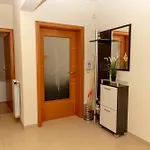 Nina *